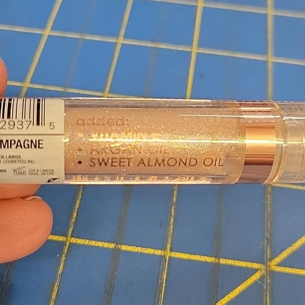 LA Girl Lumilicious Lip Gloss GLG937 Champagne 3ml New Sealed Tube